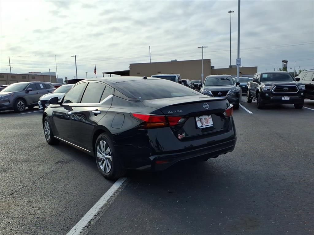 Used 2025 Nissan Altima 2.5 S image 3
