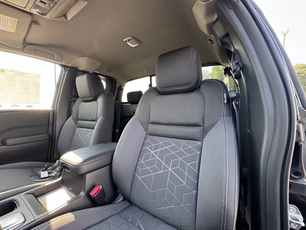 New 2025 Nissan Frontier SV w/ SV Convenience Package image 17