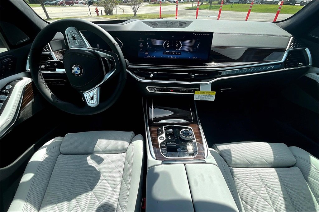 New 2026 BMW X7 xDrive40i w/ Executive Package image 4
