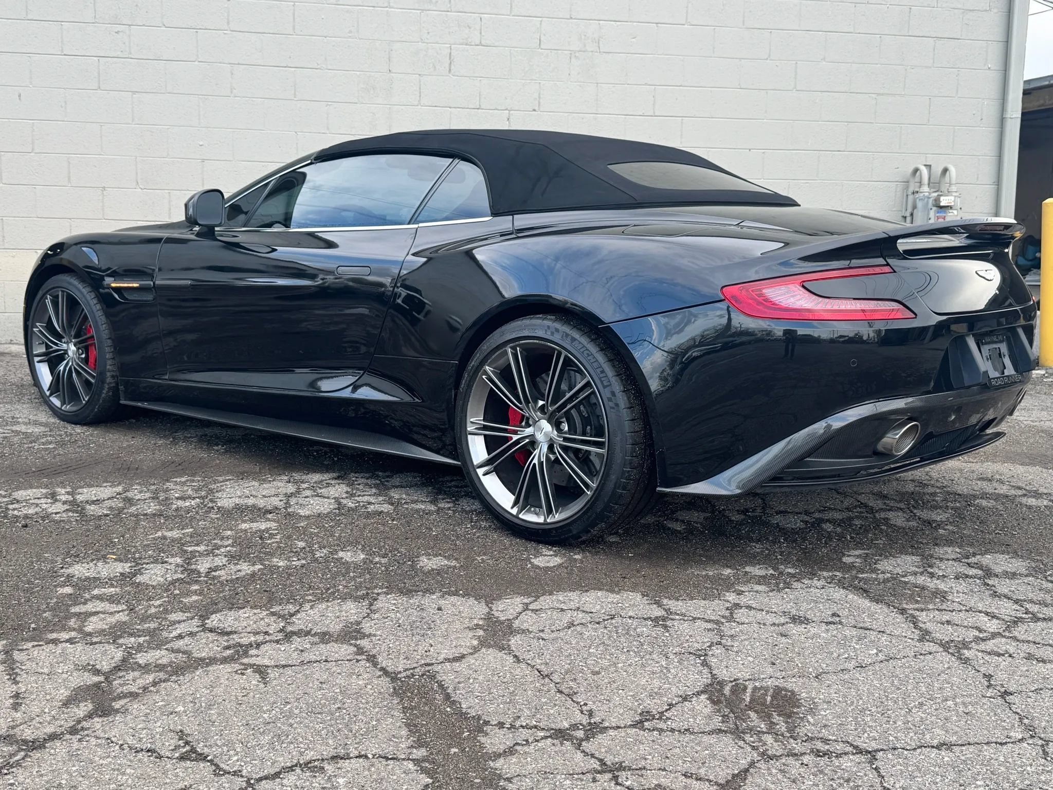 Used 2014 Aston Martin Vanquish Volante RWD image 12