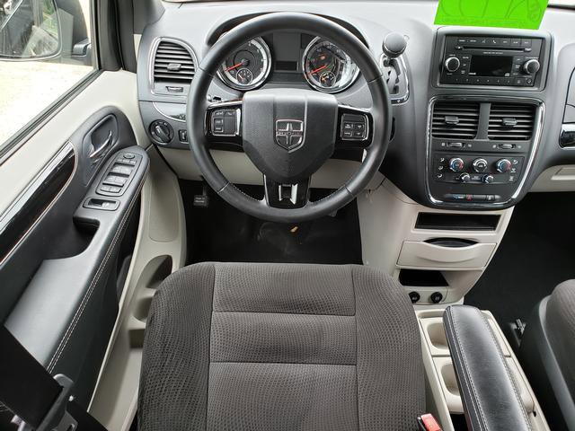 Used 2016 Dodge Grand Caravan SE image 15