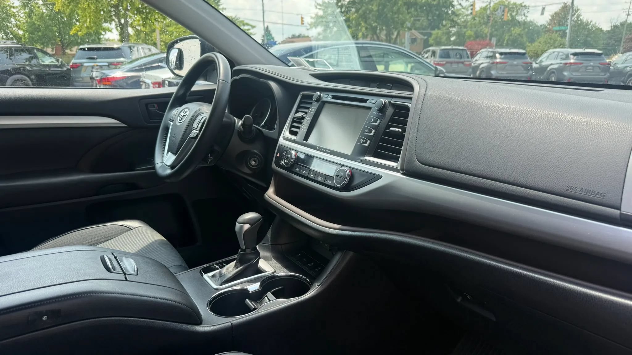 Used 2017 Toyota Highlander Plus AWD/4WD image 14