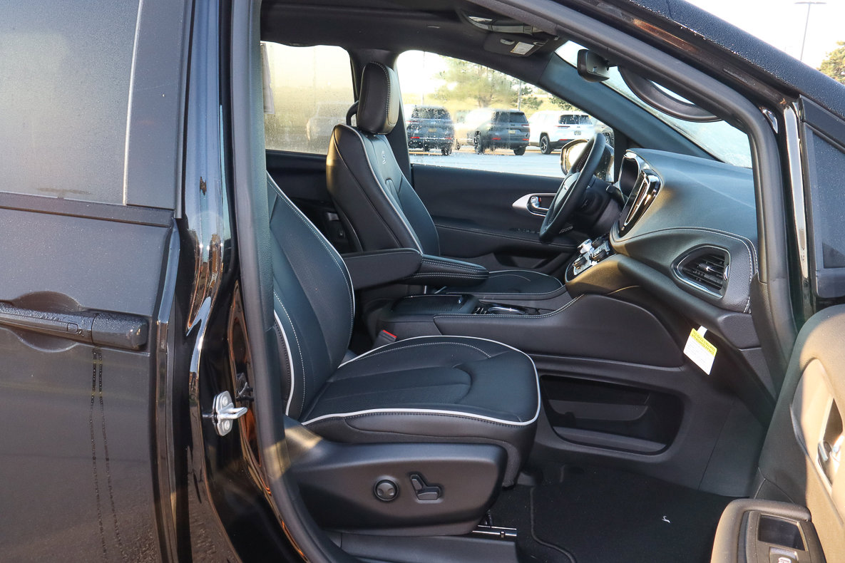 New 2026 Chrysler Pacifica Limited w/ S Appearance Package image 29