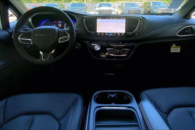 New 2027 Chrysler Pacifica Select w/ Family Tech Group AWD/4WD image 43