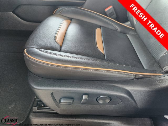 Used 2024 GMC Yukon AT4 w/ Technology Package AWD/4WD image 23