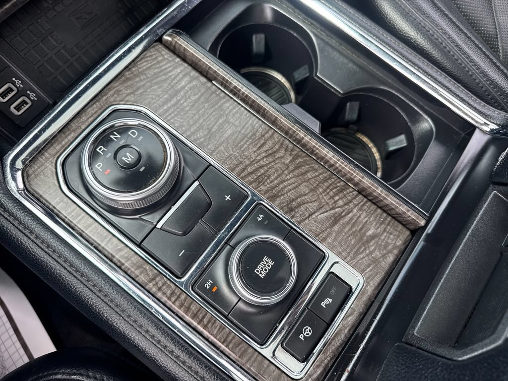 Used 2019 Ford Expedition Limited w/ Equipment Group 302A AWD/4WD image 40
