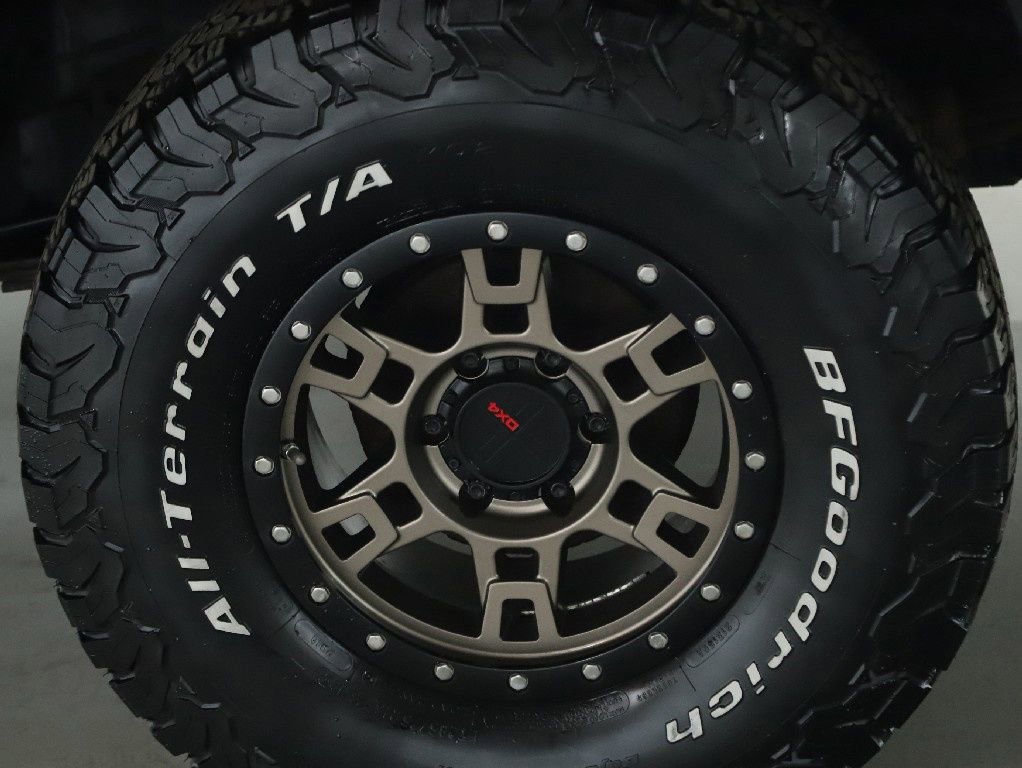 Used 2017 Toyota Tacoma TRD Off-Road w/ Premium & Technology Package image 42