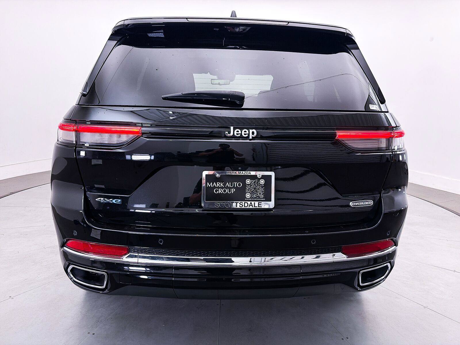 Used 2023 Jeep Grand Cherokee Overland w/ Luxury Tech Group IV AWD/4WD image 18