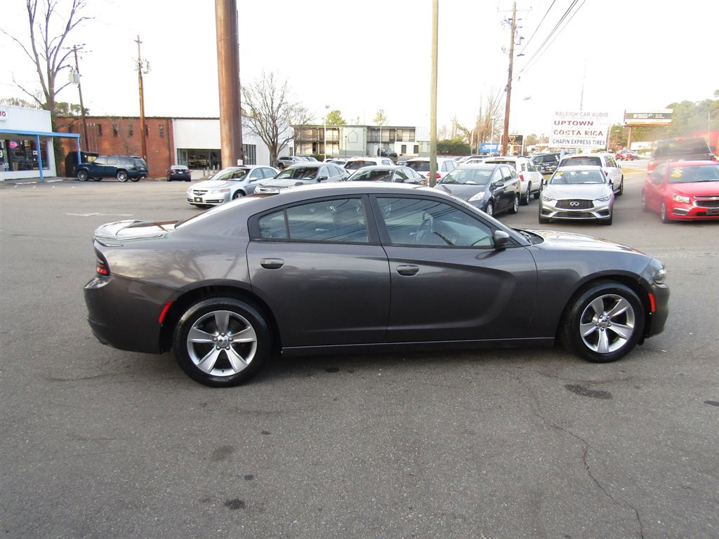 Used 2015 Dodge Charger SE w/ Sport Appearance Group image 10
