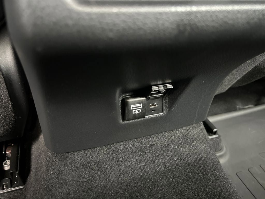 Used 2025 Toyota Camry XLE AWD/4WD image 36