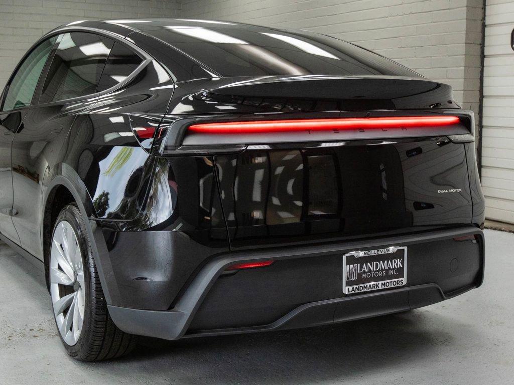 Used 2026 Tesla Model Y Long Range AWD/4WD image 32