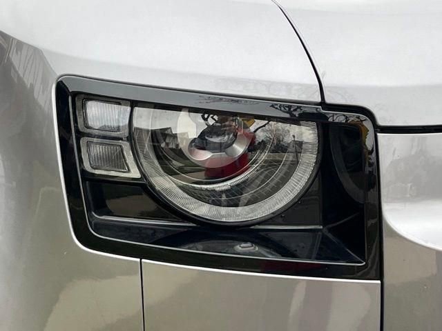 Used 2022 Land Rover Defender 110 X-Dynamic SE AWD/4WD image 10