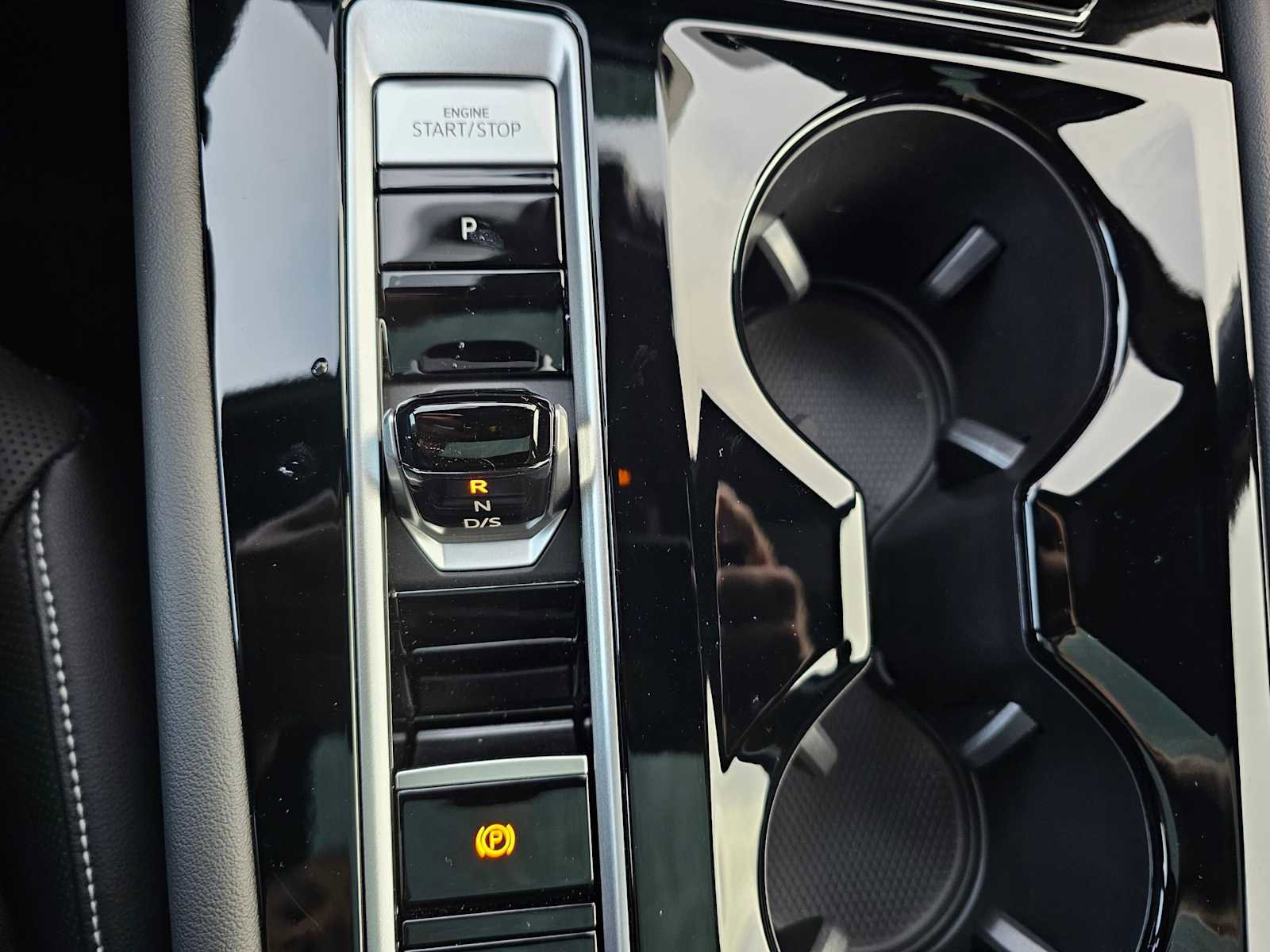 New 2024 Volkswagen Atlas Cross Sport SEL R-Line image 28