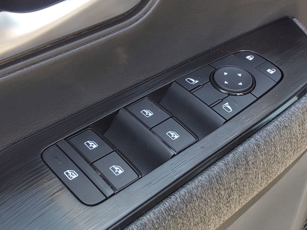 New 2026 Nissan Kicks SV AWD/4WD image 13