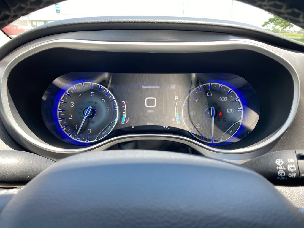 Used 2023 Chrysler Pacifica Touring-L FWD image 30