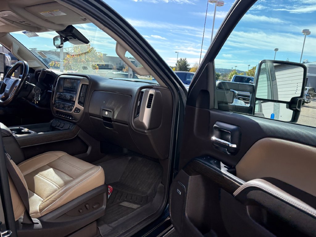 Used 2019 GMC Sierra 2500 Denali w/ Duramax Plus Package AWD/4WD image 28