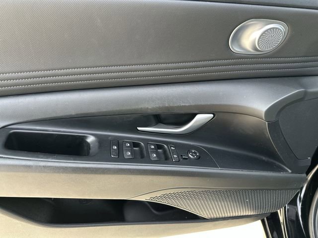 Used 2023 Hyundai Elantra SEL w/ Convenience Package image 17