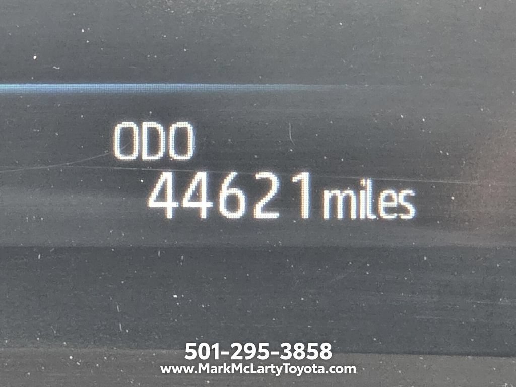 Used 2025 Toyota Sienna XLE FWD image 25