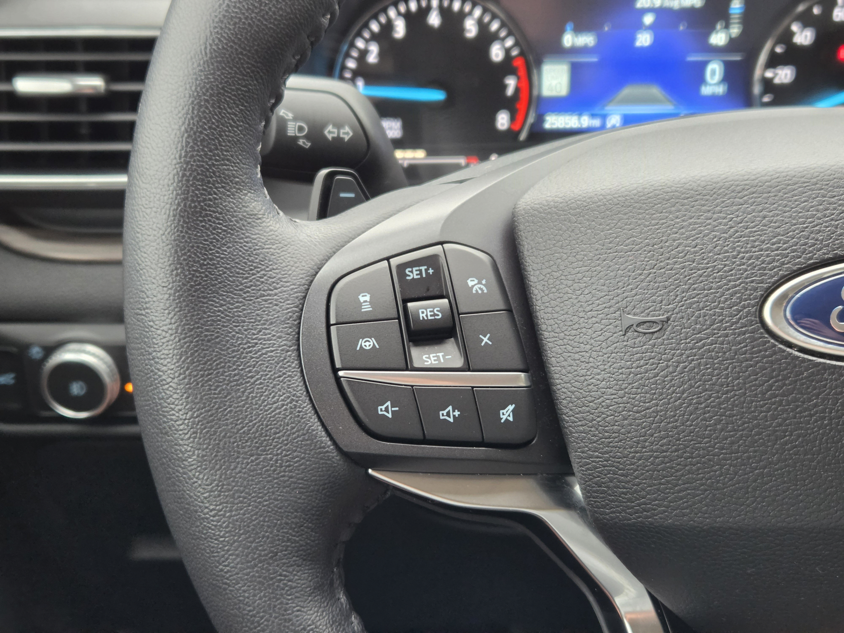 Used 2020 Ford Explorer Limited RWD image 26