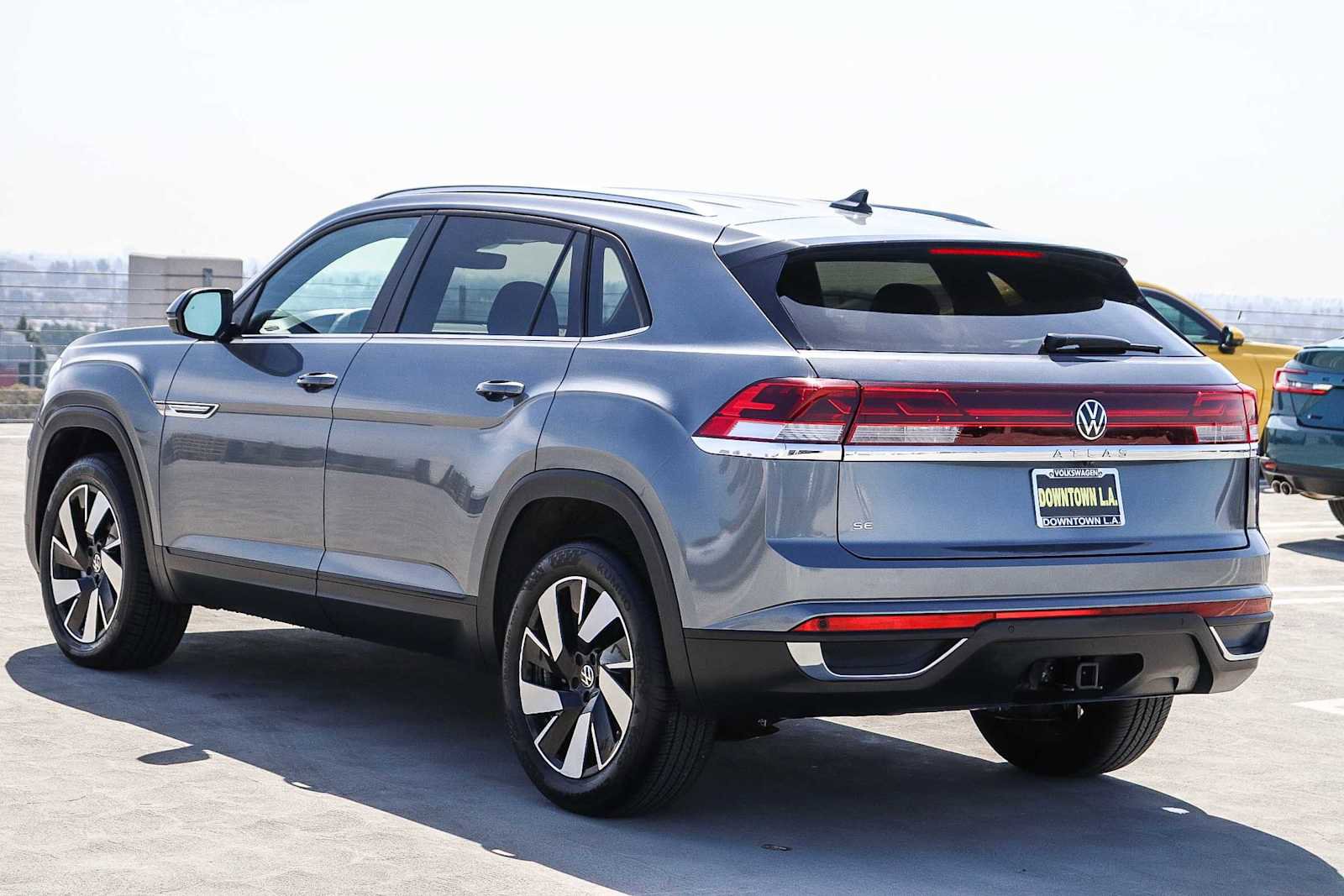 Used 2025 Volkswagen Atlas Cross Sport SE image 6