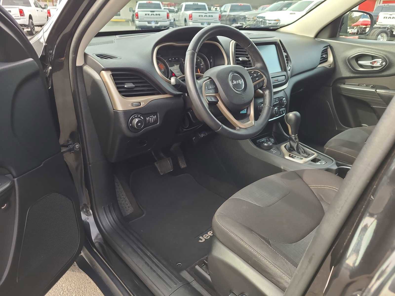 Used 2016 Jeep Cherokee Latitude image 10