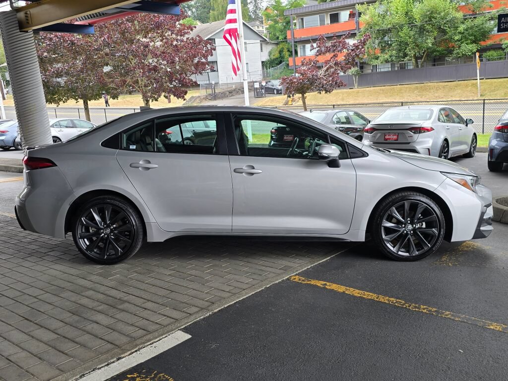 Used 2024 Toyota Corolla XSE FWD image 4