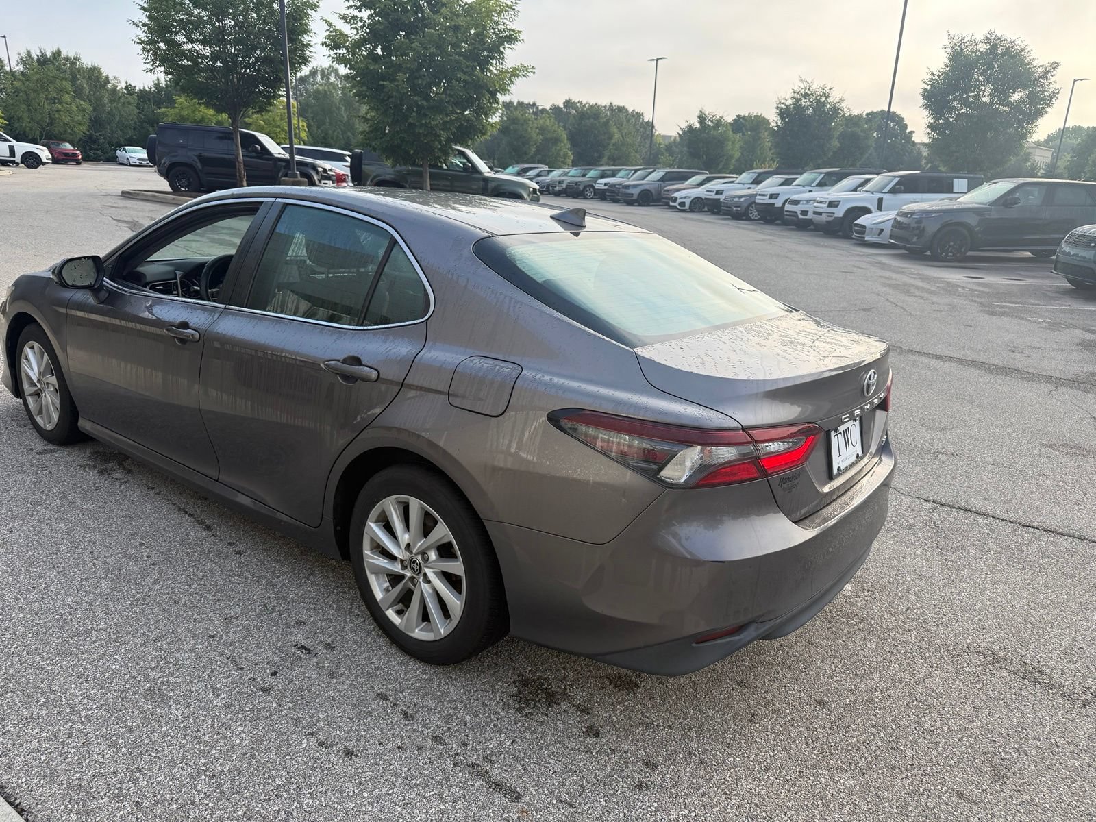 Used 2021 Toyota Camry LE FWD image 5