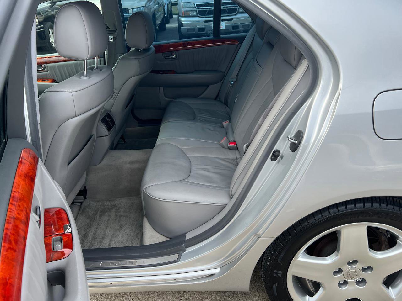 Used 2005 Lexus LS 430 image 32