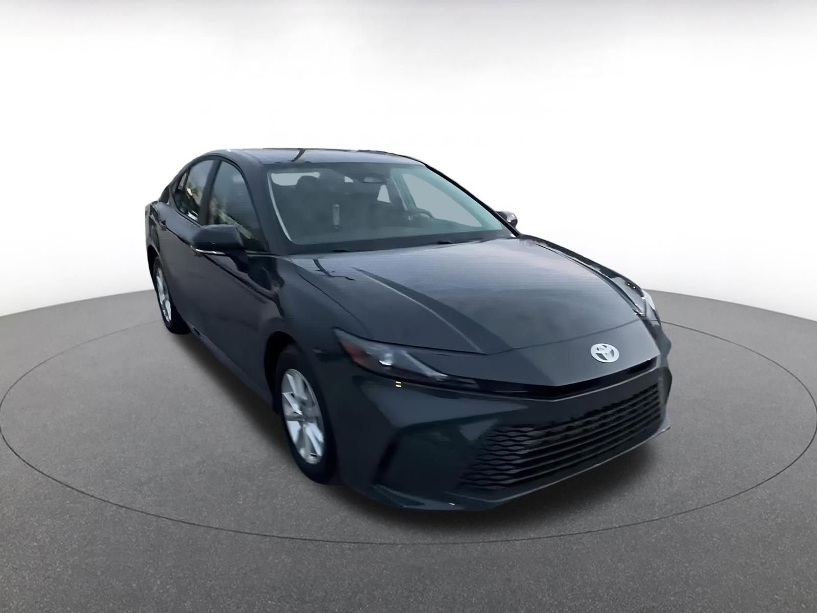 Used 2025 Toyota Camry LE image 3