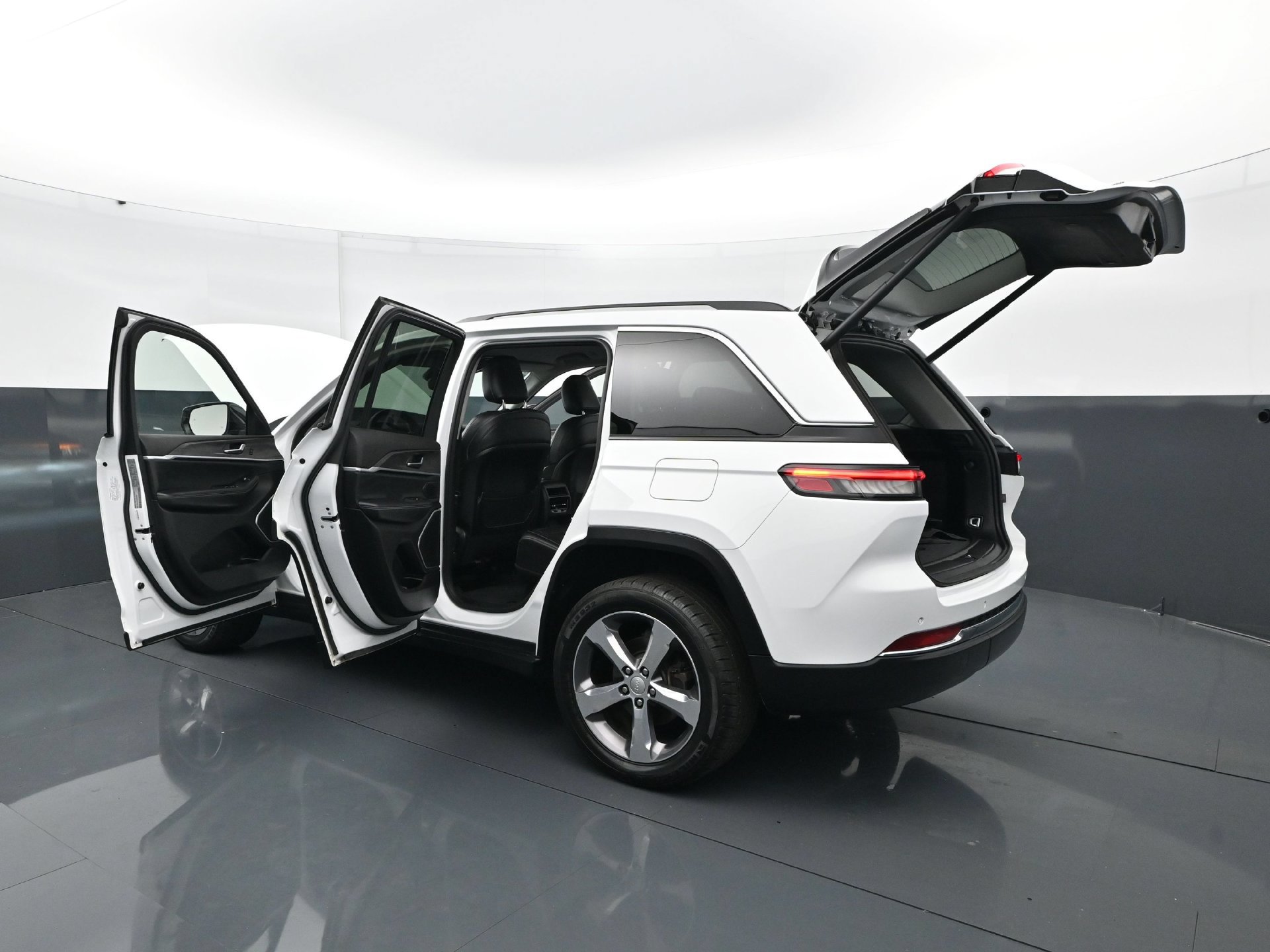 Used 2022 Jeep Grand Cherokee Limited AWD/4WD image 33