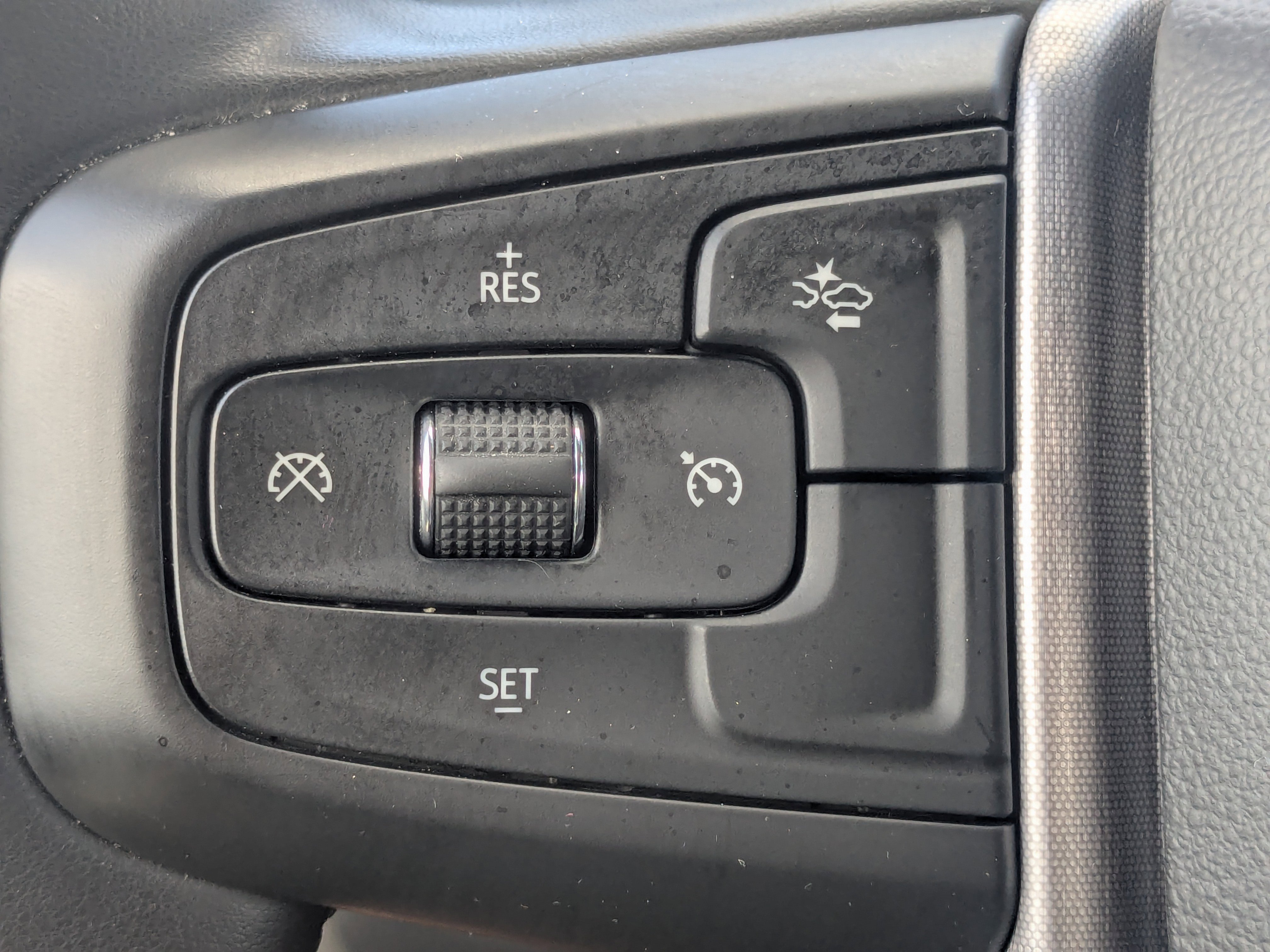 Used 2024 GMC Yukon SLT image 32