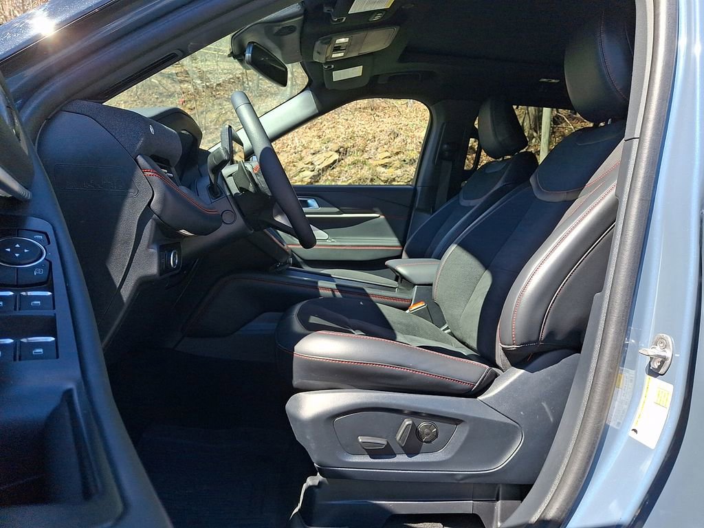 Used 2025 Ford Explorer ST image 14