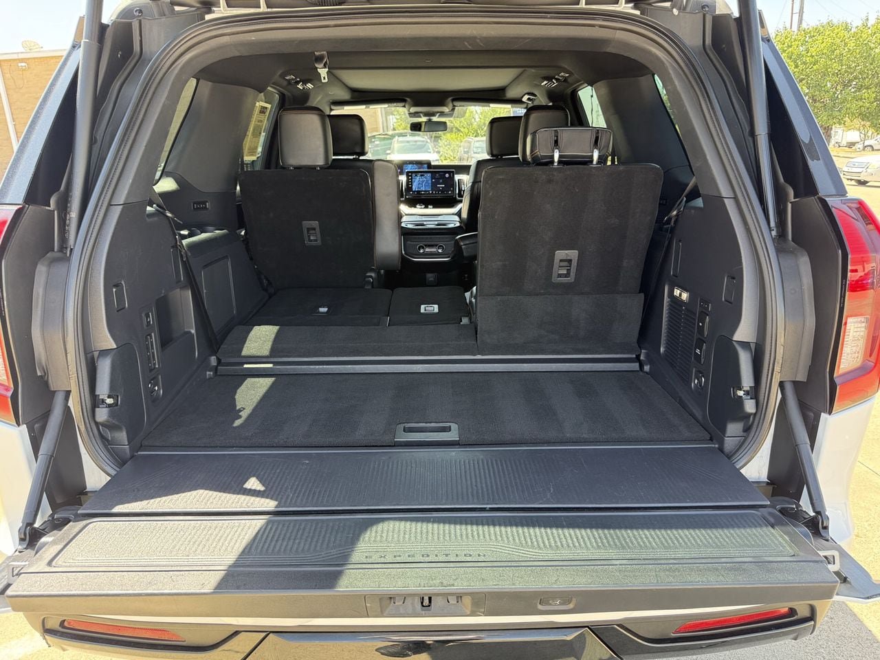 Used 2025 Ford Expedition Tremor AWD/4WD image 28