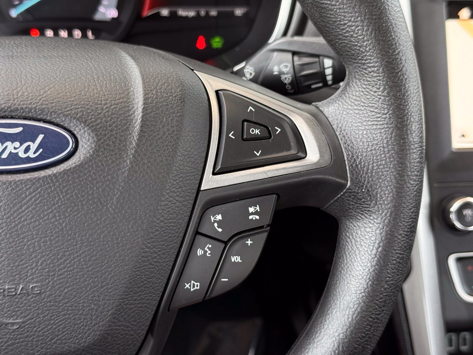 Used 2019 Ford Fusion SE FWD image 27