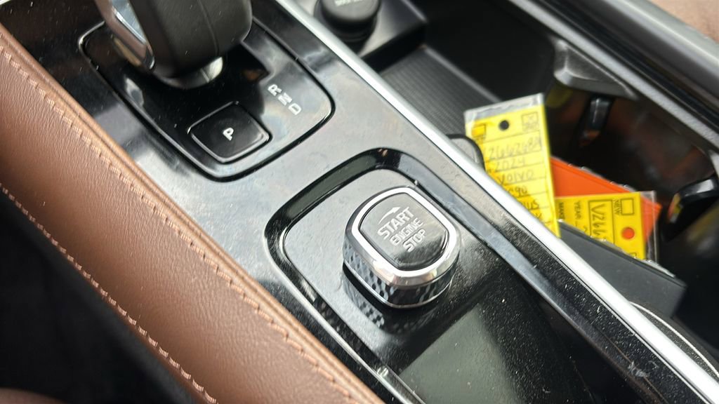 Used 2024 Volvo XC90 B6 Plus image 15