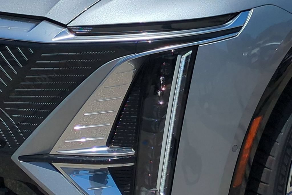New 2026 Cadillac Lyriq Luxury AWD/4WD image 17