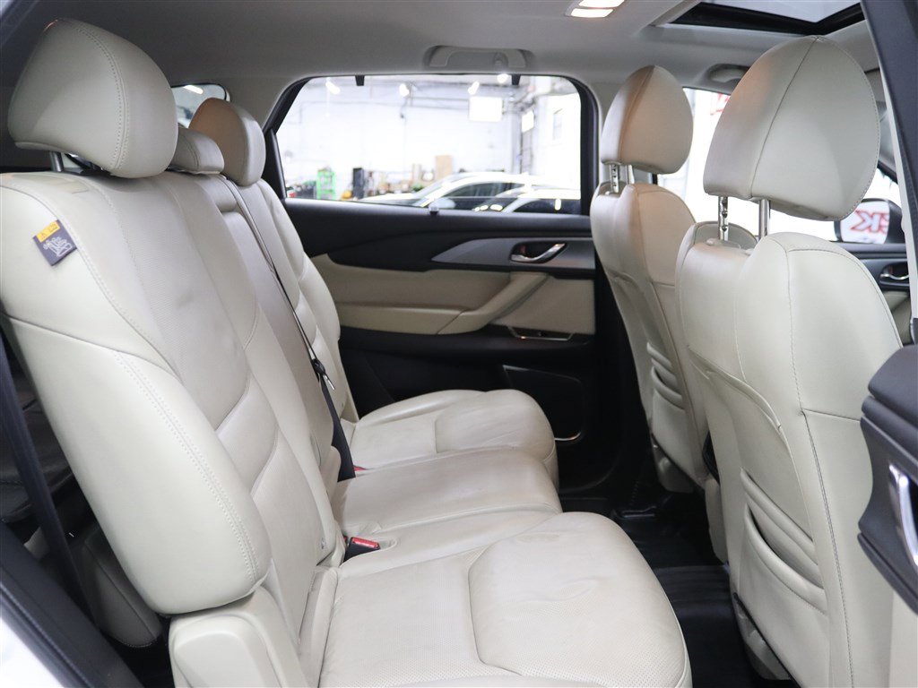 Used 2019 MAZDA CX-9 Touring w/ Touring Premium Package FWD image 16