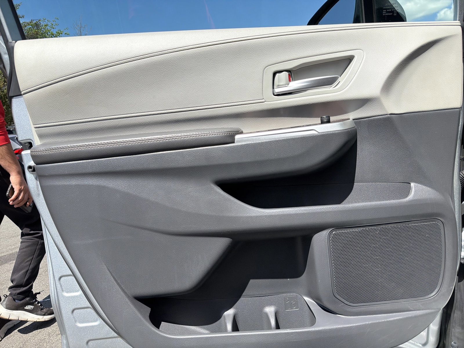 Used 2024 Toyota Sienna XLE FWD image 10
