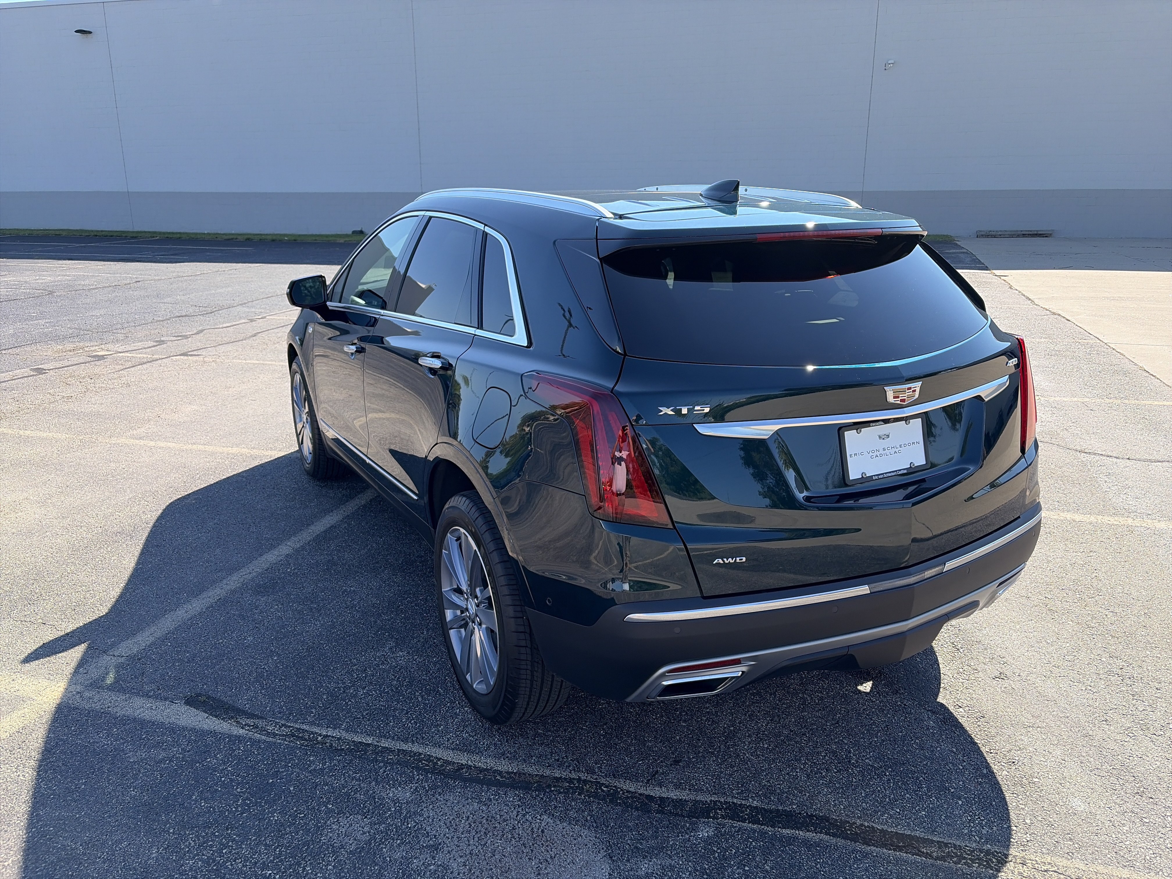 Used 2025 Cadillac XT5 Premium Luxury w/ Technology Package AWD/4WD image 4