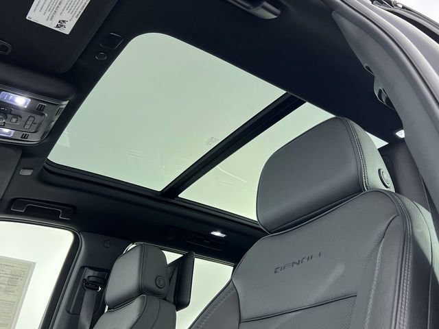 Used 2024 GMC Yukon Denali w/ Denali Reserve Package image 19
