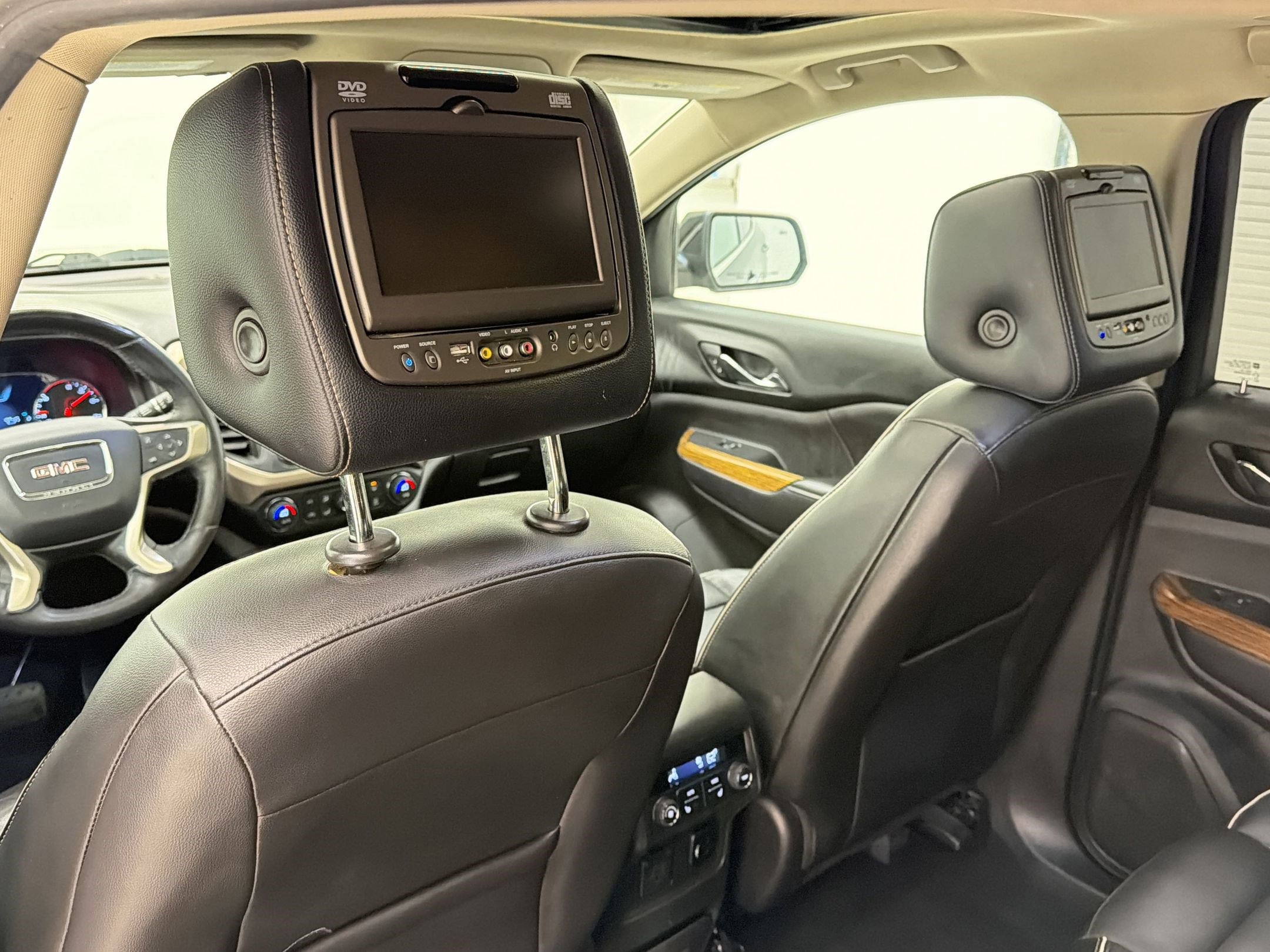 Used 2017 GMC Acadia Denali w/ Technology Package FWD image 29