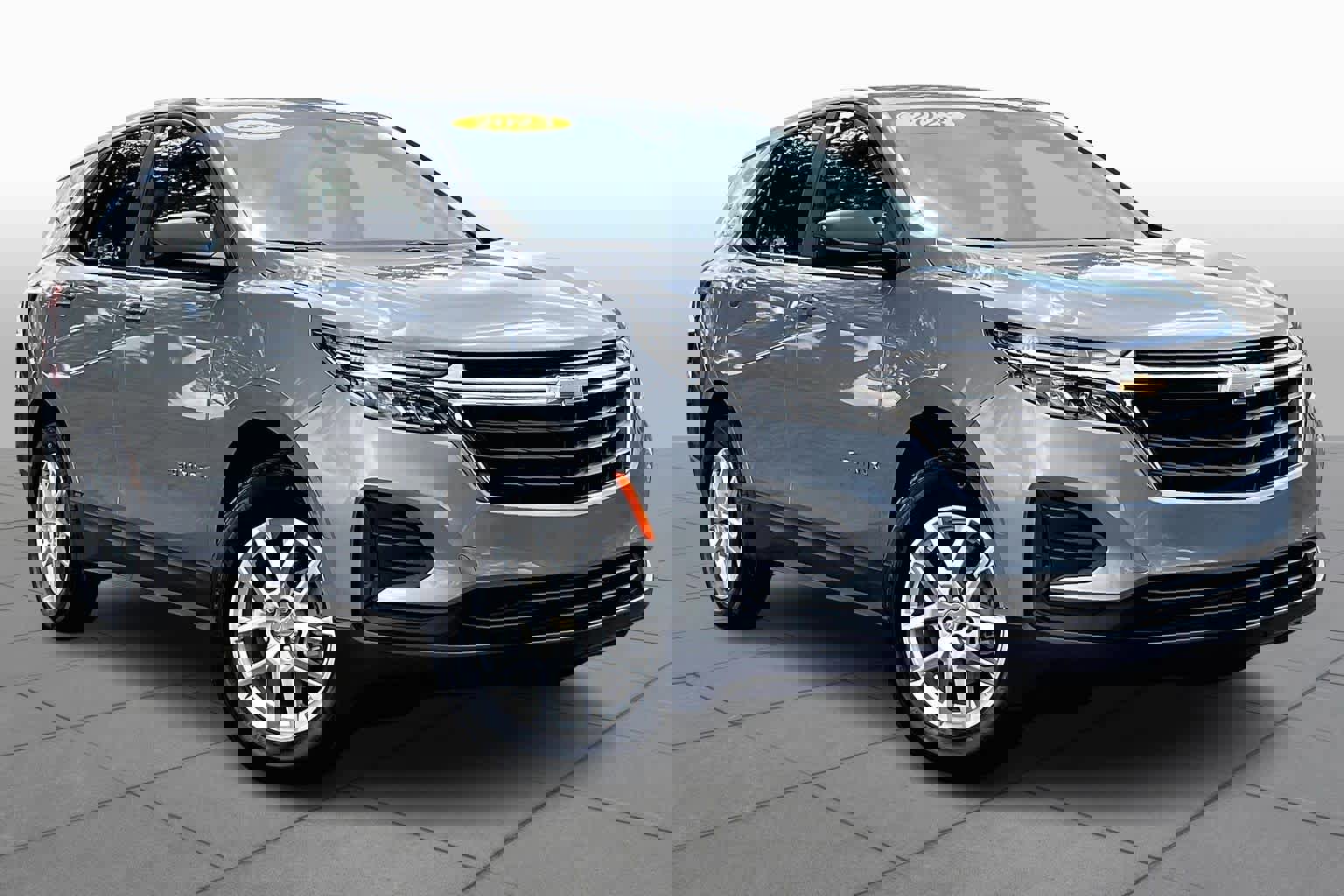 Used 2023 Chevrolet Equinox LS w/ LS Convenience Package FWD image 3