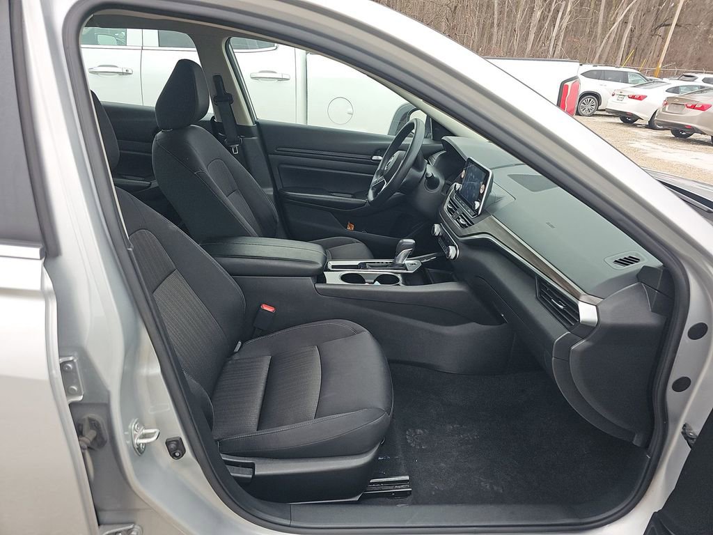 Used 2024 Nissan Altima 2.5 SV image 15