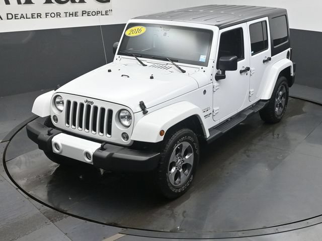 Used 2016 Jeep Wrangler Unlimited Sahara w/ Connectivity Group AWD/4WD image 43