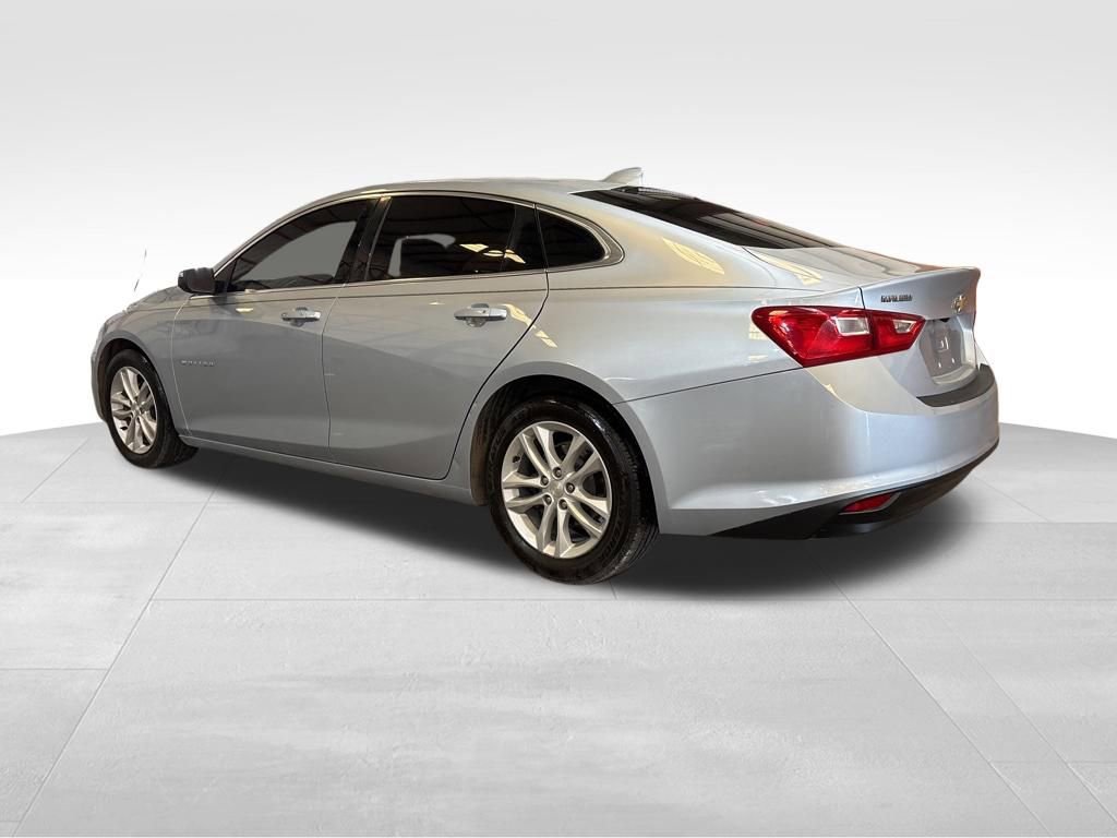 Used 2017 Chevrolet Malibu LT image 3