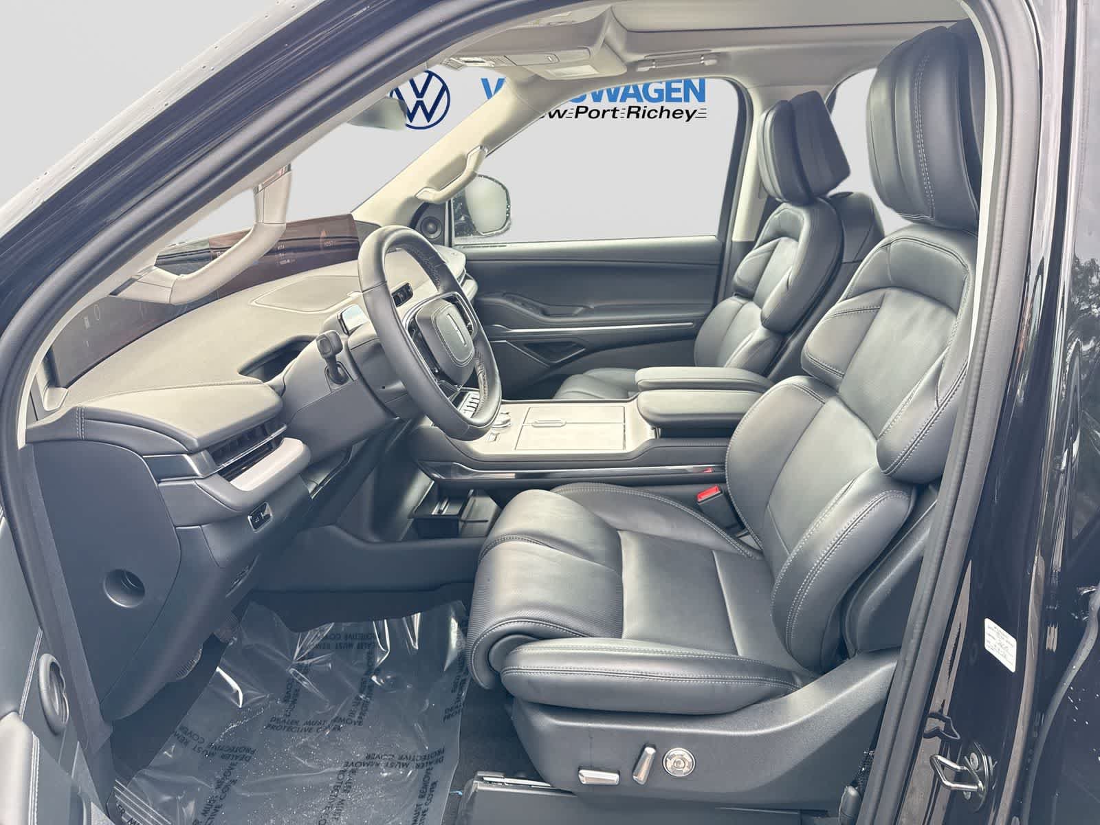 Used 2025 Lincoln Navigator Reserve AWD/4WD image 23