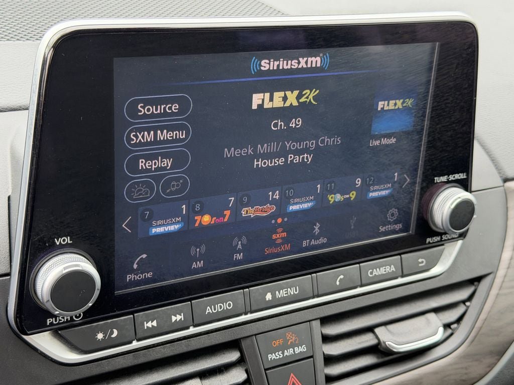 Used 2025 Nissan Altima 2.5 SV FWD image 17