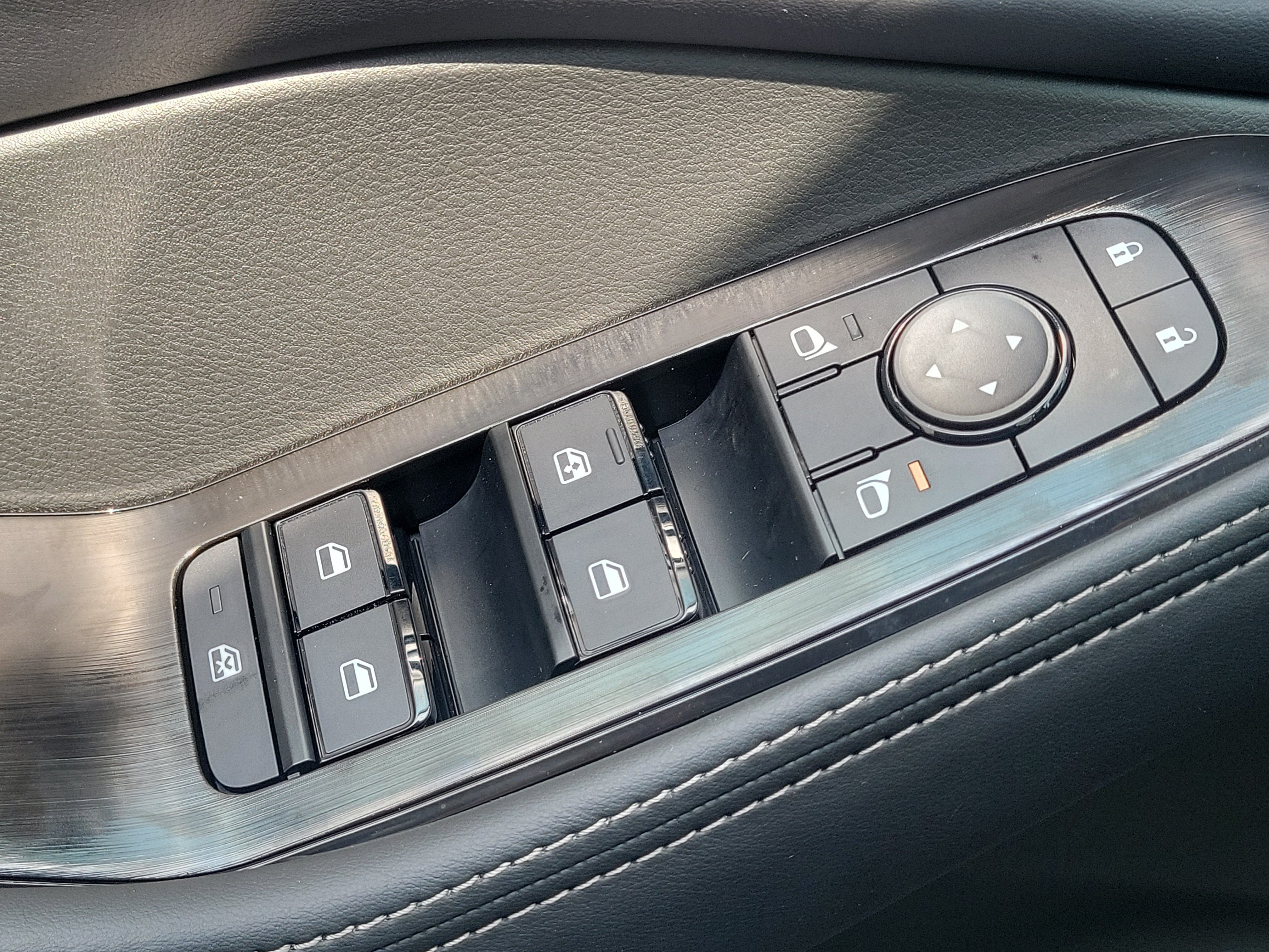 New 2027 Nissan Rogue SV FWD image 31