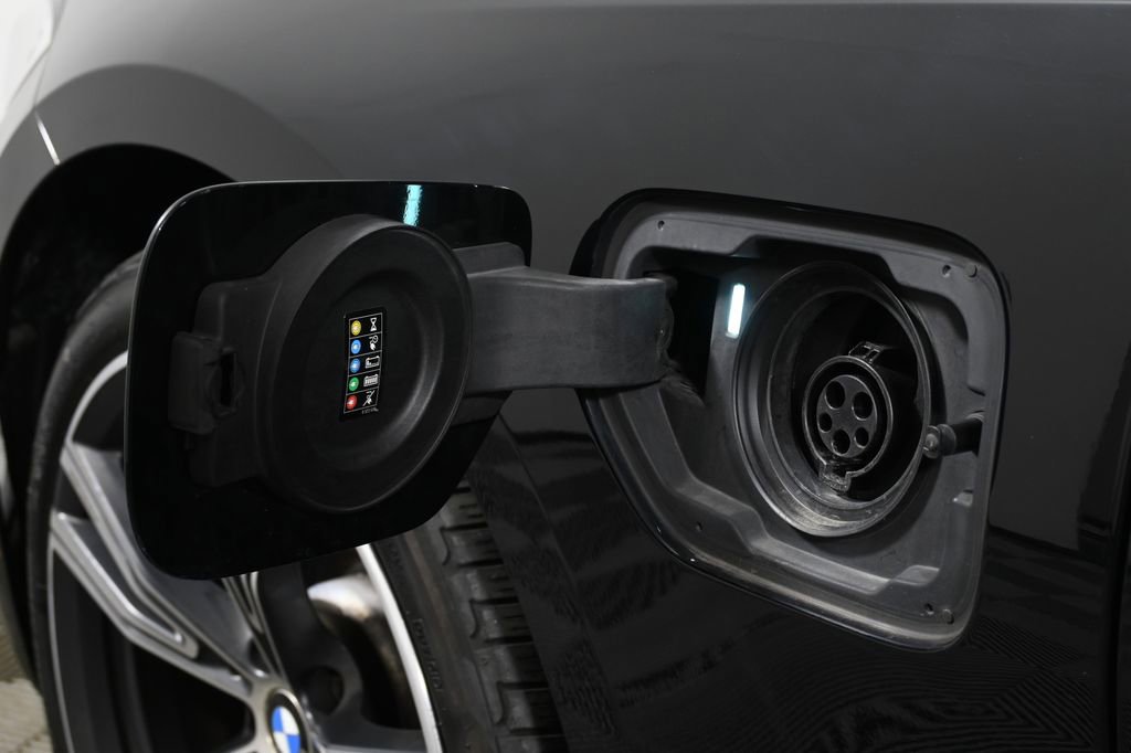 Used 2021 BMW 330e xDrive w/ Convenience Package image 14