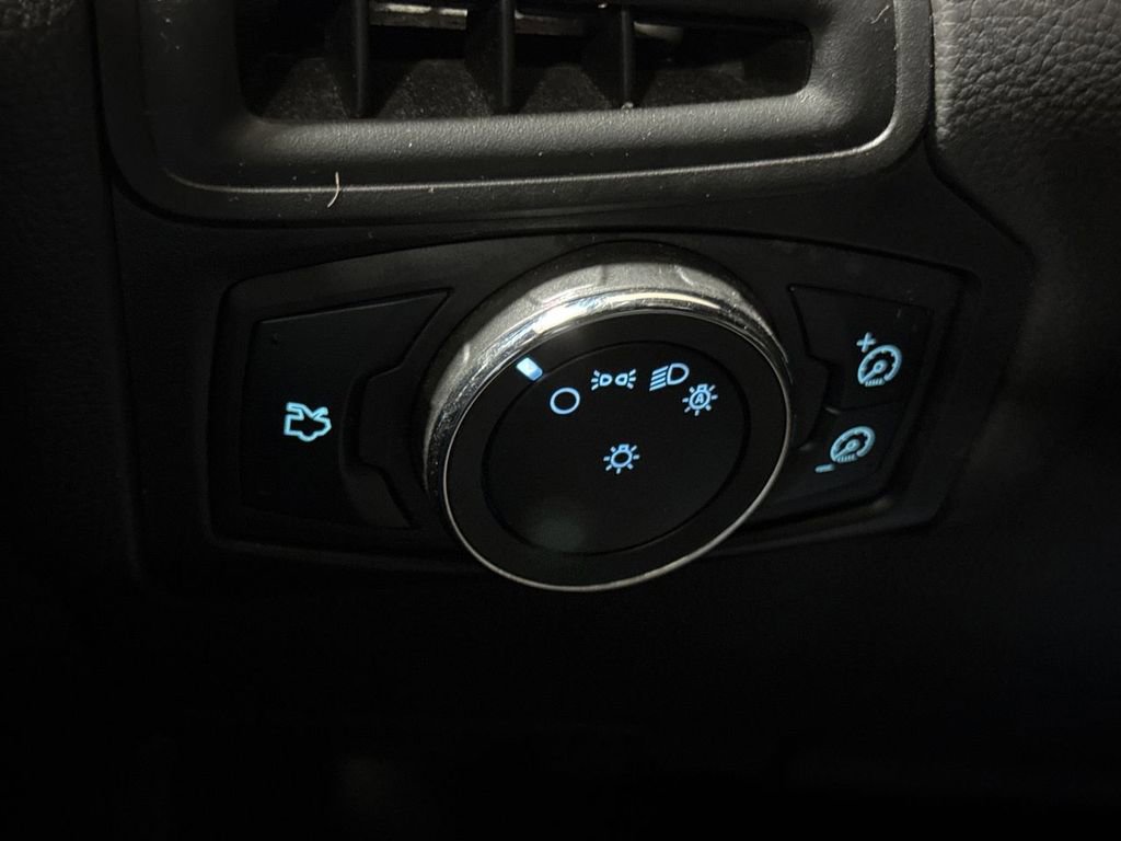 Used 2013 Ford Focus SE FWD image 17